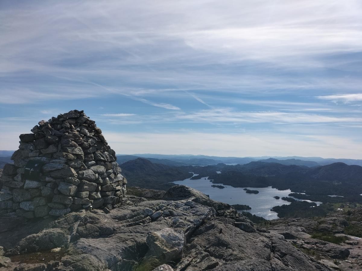 Cairn au sommet de Eldsfjellet et Storavatnet
