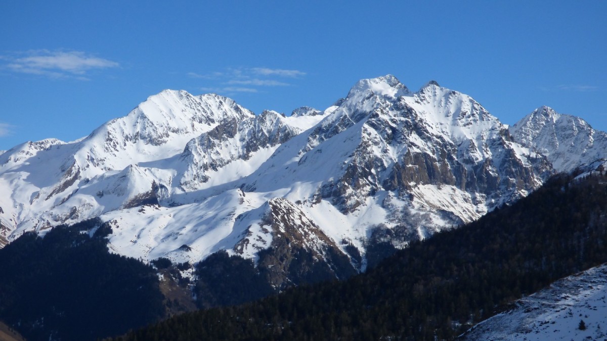 Le Pic de Hourgade (2964m) dominant fièrement la Vallée du Louron 
