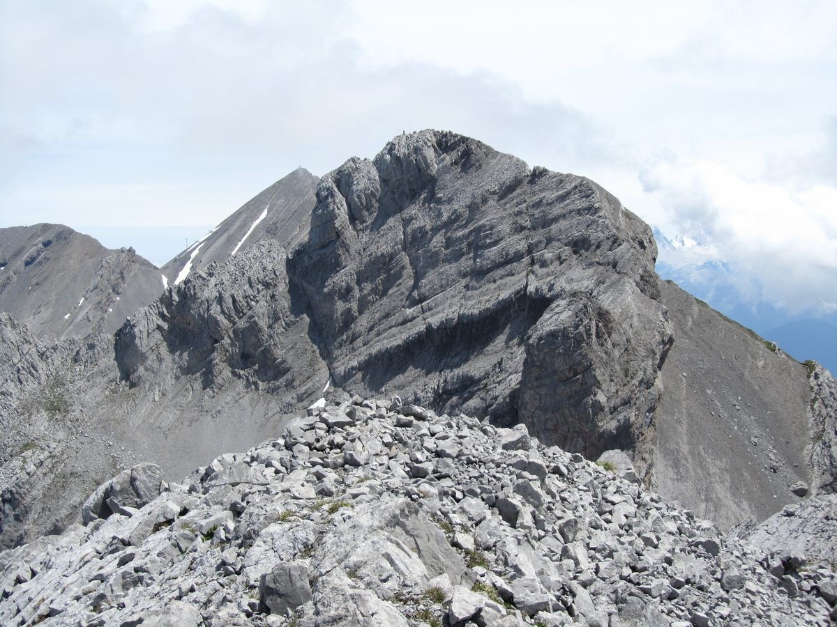 Du sommet, vers les Parrossaz (2556m).