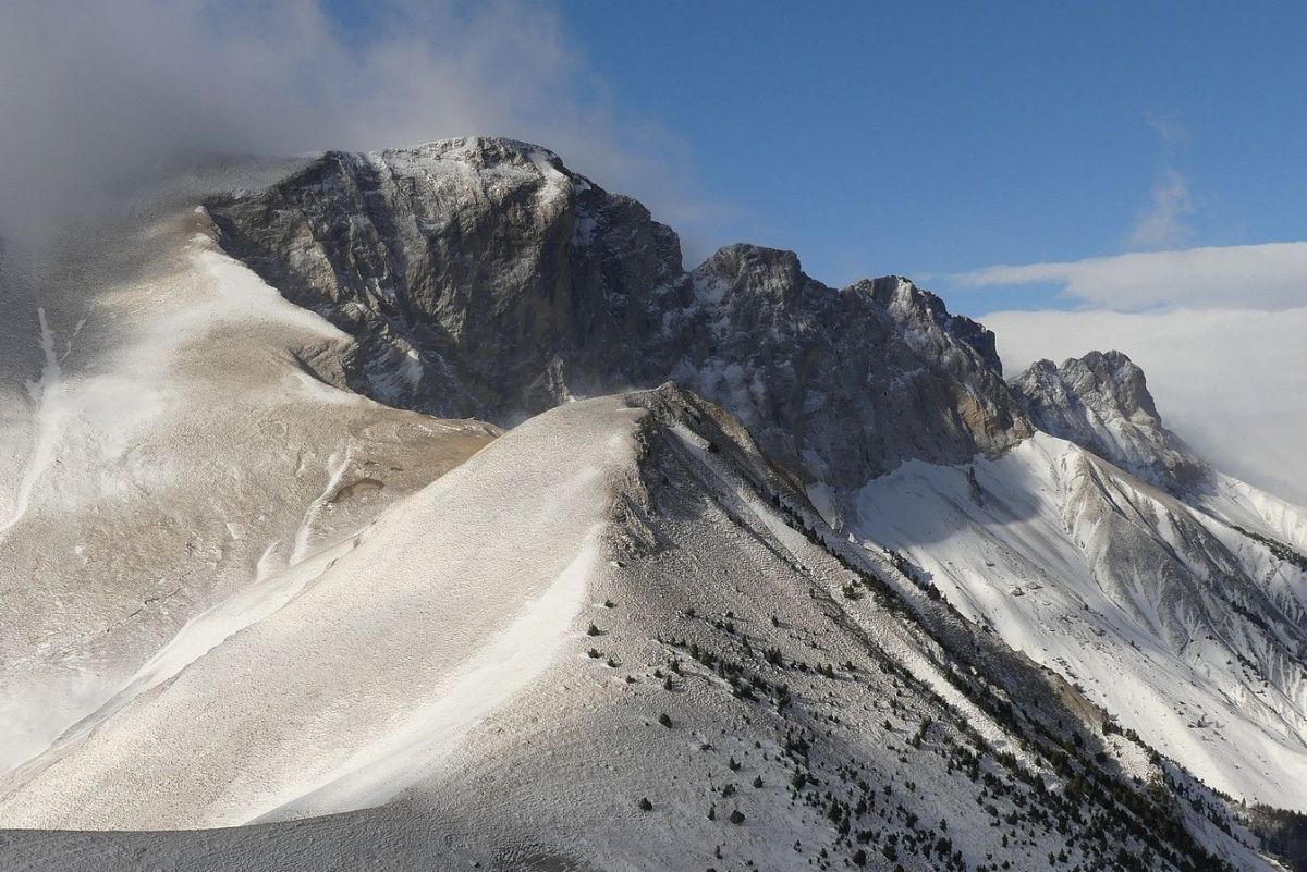 L'Aiguille de Roche Noire sous le Sommet de Raz de Bec.