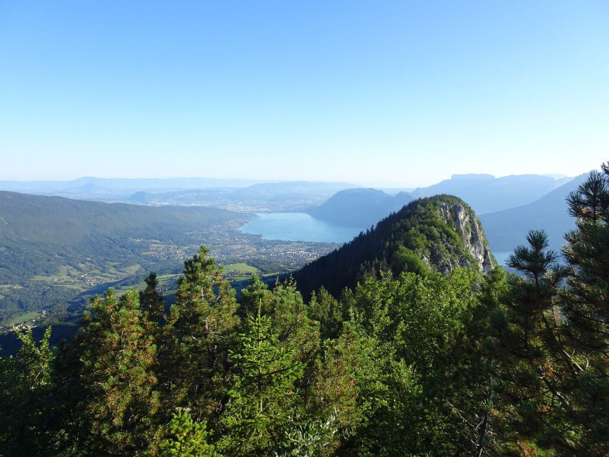 Le Lac d'Annecy vu du Crêt de Lally