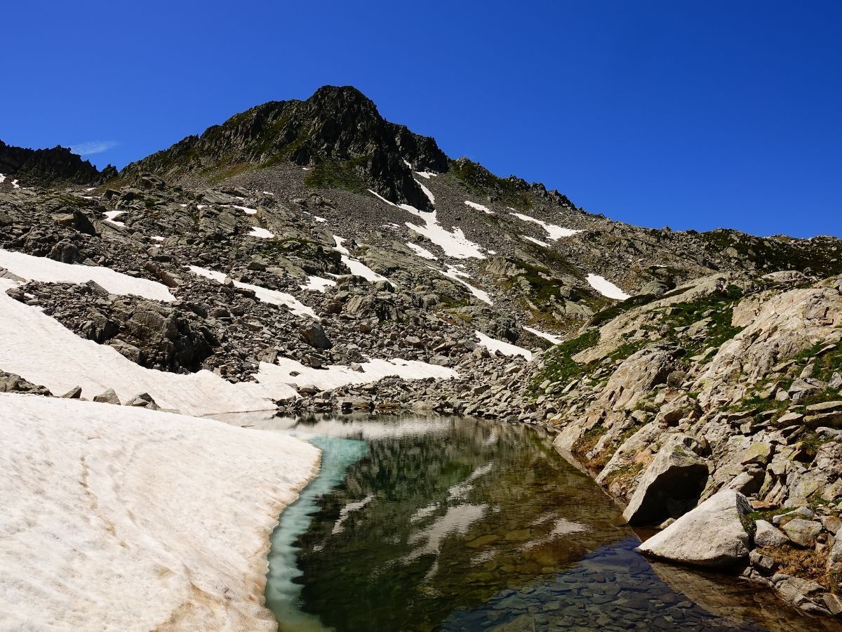 La Grande Moutonnière, avec le petit lac sans nom 2233m.