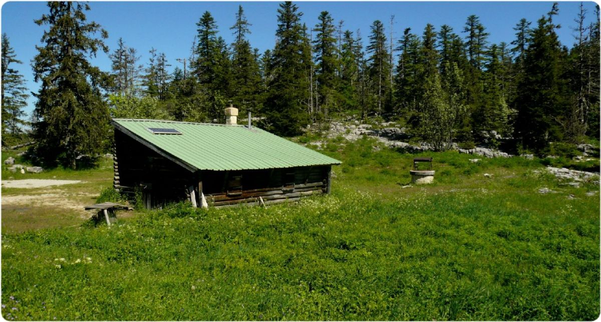 Baraque Forestière de Pré Râteau et son puits.