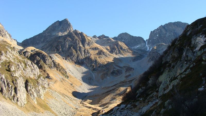Vue sur la montagne du Crozet : Petit Crozet, Clocher du Frêne, Pointe du Bacheux.