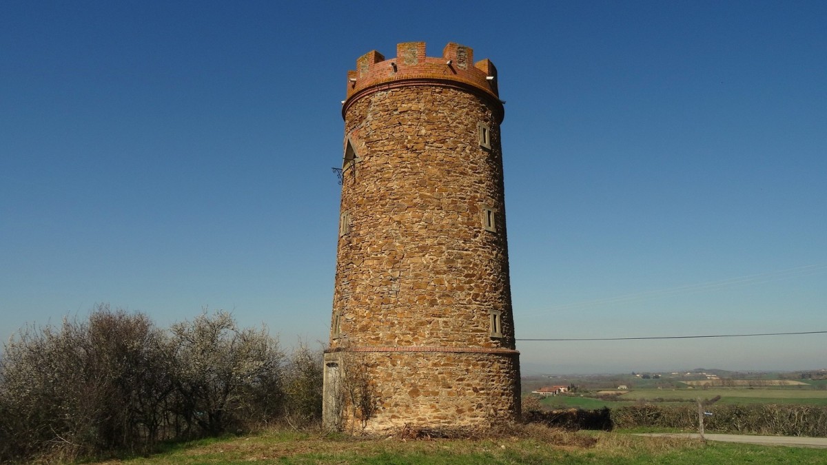 La Tour Mondon est un pigeonnier du début du XIXe siècle.
