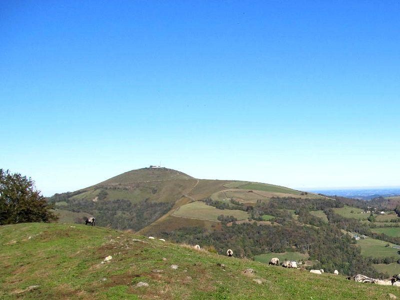 Une vue de La Madeleine depuis le sommet de l'Erretzu.
