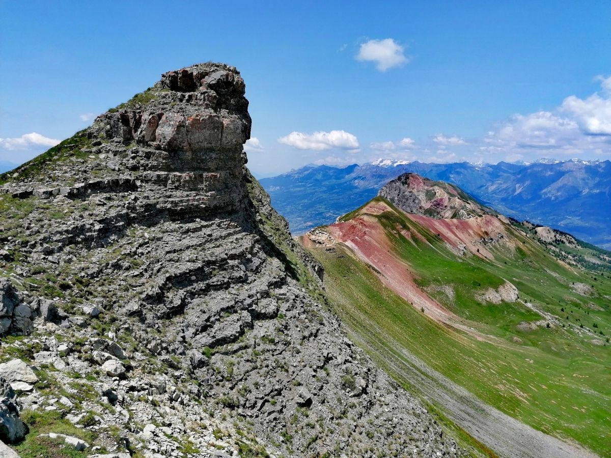 La longue et esthétique ligne de crête entre la Tête de la Vieille et le Pic de Morgon.