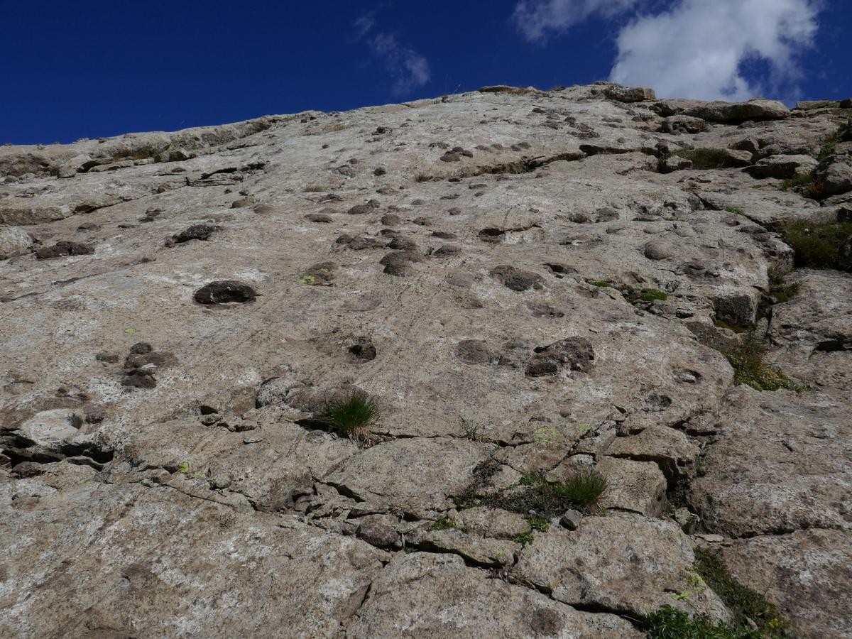 Mystérieuses textures des grès du Champsaur
