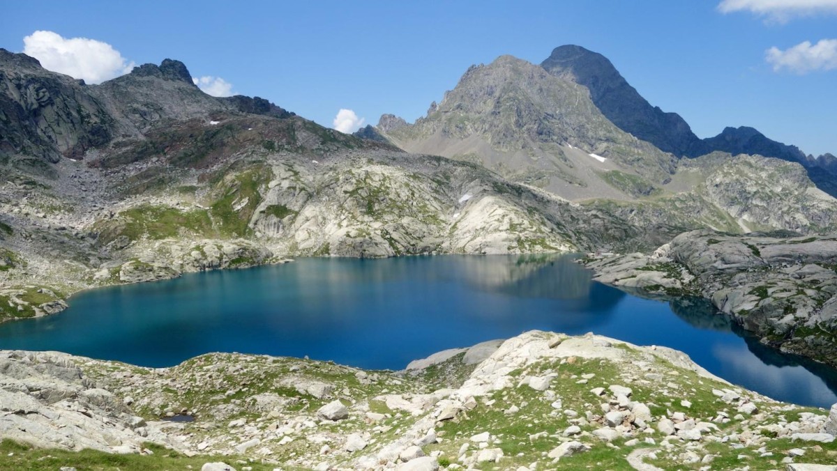 Grand lac d'Arrémoulit sous le Pic d'Arrious et le Lurien