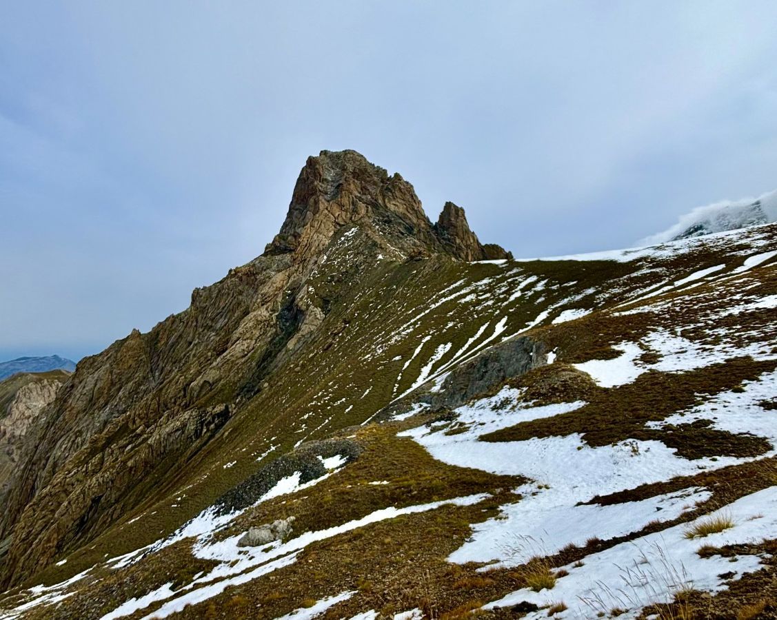 La Meyna entourée de belles zébrures de neige  