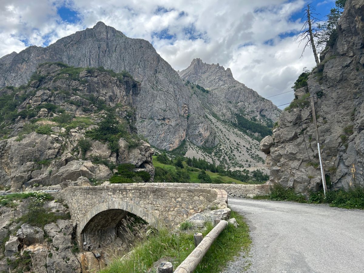 Le Pont du Châtelet, qui ne paye pas de mine lorsque l'on se trouve dessus...