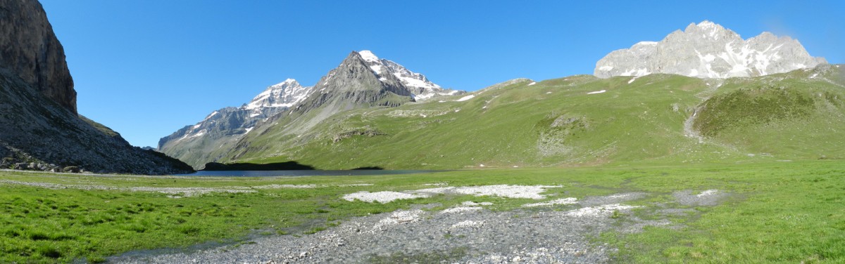 Vue du refuge : lac de la Plagne, Mont Pourri, Dôme de la Sache.