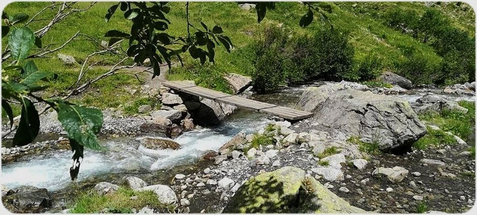 Passerelle sur le Ruisseau de la Pisse.