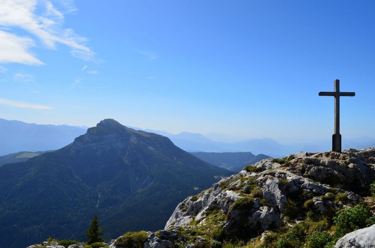 La croix sommitale