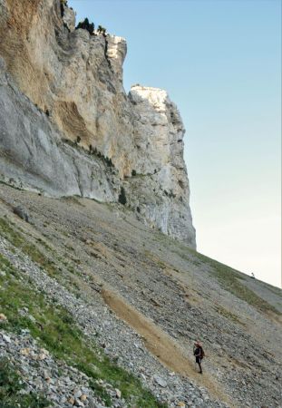 Les falaises à franchir avant de pénétrer sur les Hauts Plateaux