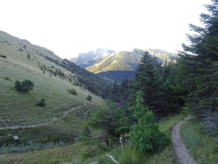 Montée vers le Col Vente-Cul : regard arrière