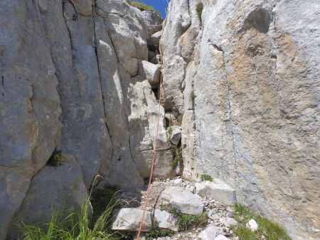 La deuxième cheminée, que j’ai choisi de contourner par le flanc sud du sommet.