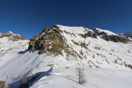 Dans le rétro, le Mont Malinvern et la Tête de la Costasse.