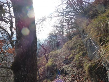 Sentier bord de falaise