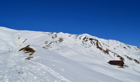 On poursuit vers la ligne de crête