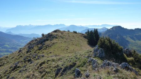 Dans le retro, la crête de la Montagne d’Hirmentaz