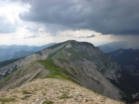 La crête à parcourir jusqu’au sommet de Chamousset.