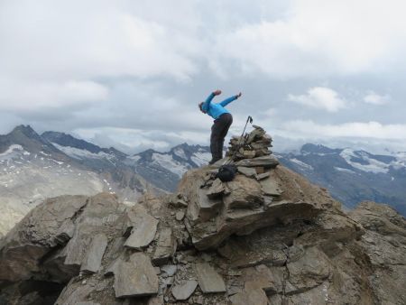 Ahuri adulte non tatoué au sommet de la Petite Aiguille Rousse.