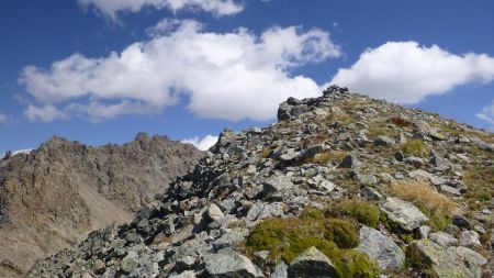 On approche du sommet et on aperçoit enfin le cairn sommital