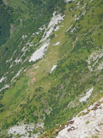 Dans la série : «y a du gaz», vue sur le refuge du Foillis, 700m plus bas.