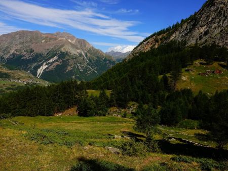 Le vallon de Vermiana. le hameau de Verminana Dessous, à droite.