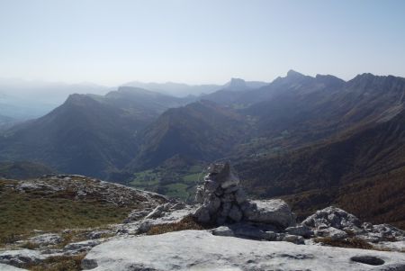 En montant à la Roche du Coin, vue arrière sur la vallée de la Gresse