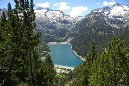 Le lac d’Orédon vu depuis la pinède sous le Soum de Monpelat