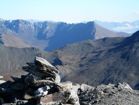 Cairn sommital et col de Pelouse.