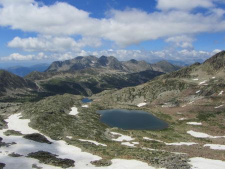 le lac de Terre Rouge(2452m), en prenant de la hauteur.