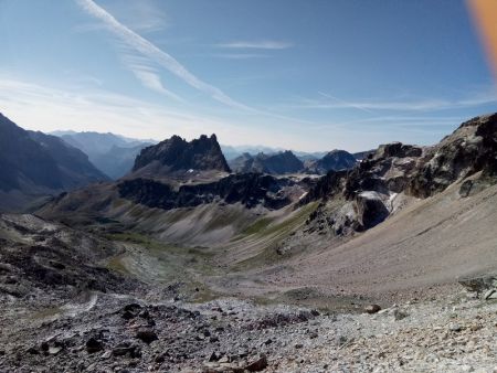 Depuis le col on apercoit les sommets de la Vallée Etroite