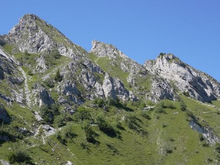 Les reliefs calcaires dominant la traversée.