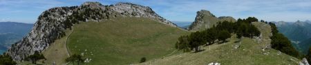 Vue sur la Roche Murraz et Pointe de Talamarche depuis le Roc de Lancrenaz