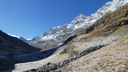 Le long vallon à remonter.