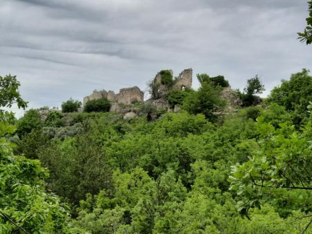 Ruines de Lagremuse vue sur le retour au parking