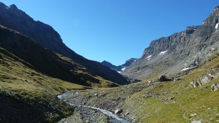 La remontée du vallon de la Lombarde