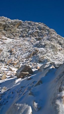 Petit ressaut à grimper pour arriver sur le fil de l’arête