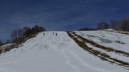 Sur la piste en versant sud.