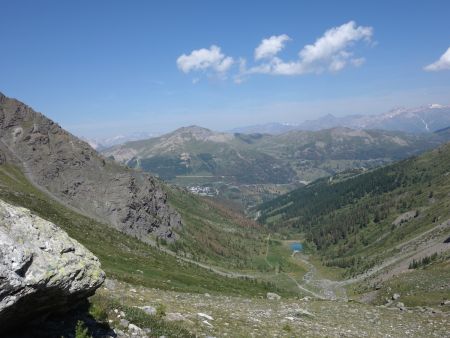 Regard arrière sur le mont Fraiteve et le petit lac