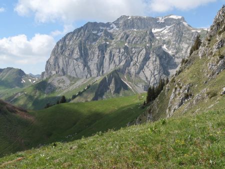 On poursuit, face à l’objectif qui se dévoile.