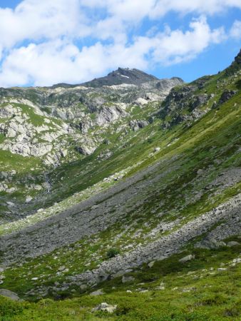 De ce point, vue sur le vallon de la Louïe Blanche et la pointe Rousse.