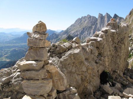 Écaille et cairn à huit étages