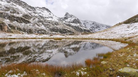 Lac dans le vallon du Piche.