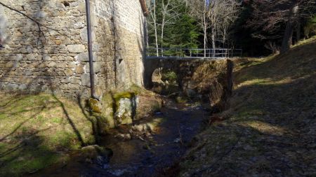 Le Moulin, le pont et la Mare.