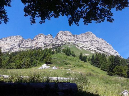 Chamechaude et sa Brèche Arnaud vus du habert.