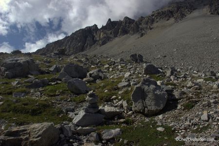 Chemin qui mêne au Col de la Roue